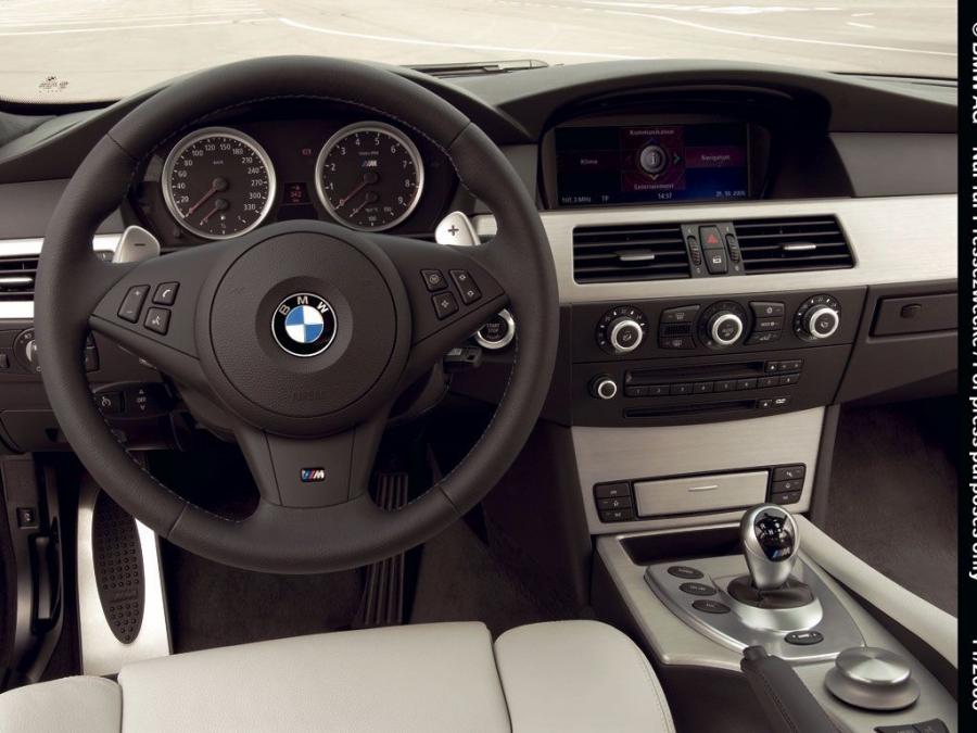  BMW M5 Touring 2007 года  (фото 16 из 56)